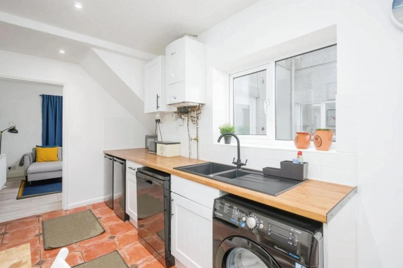 City Centre 2 Bedroom Apt - Free Parking - Wifi - Smart Tv Πλίμουθ Εξωτερικό φωτογραφία